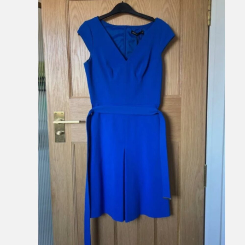 Karen Millen fit & flare kickpleat dress NWT SZ US 12, UK 16. Italian fabric